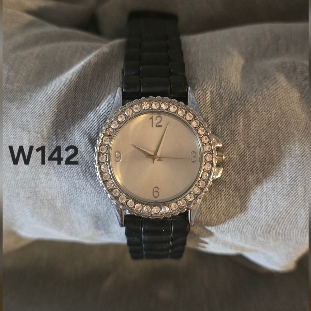Silver-Tone Rhinestone Bezel Quartz Watch – Black Silicone Band, New Battery